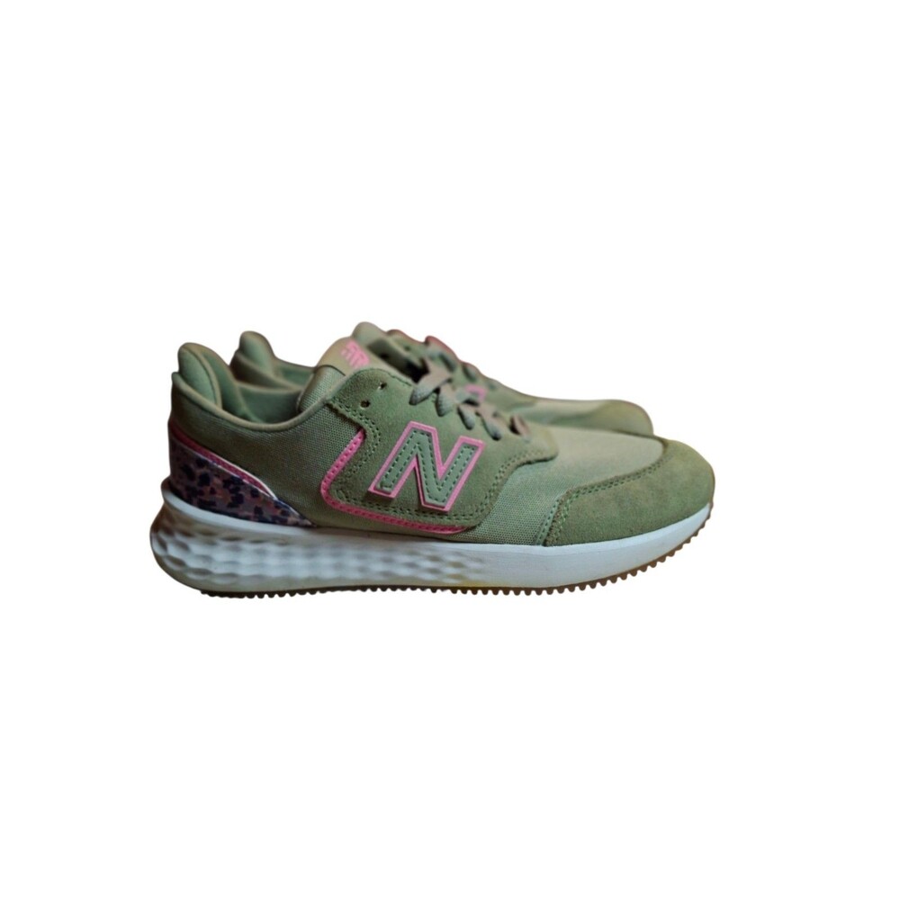 New Balance Women’s Shoes Size 8 Green Pink Casual Running Sneakers Pre-Owned
